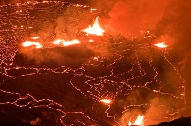 विश्वकै सक्रिय ज्वालामुखी विस्फोट