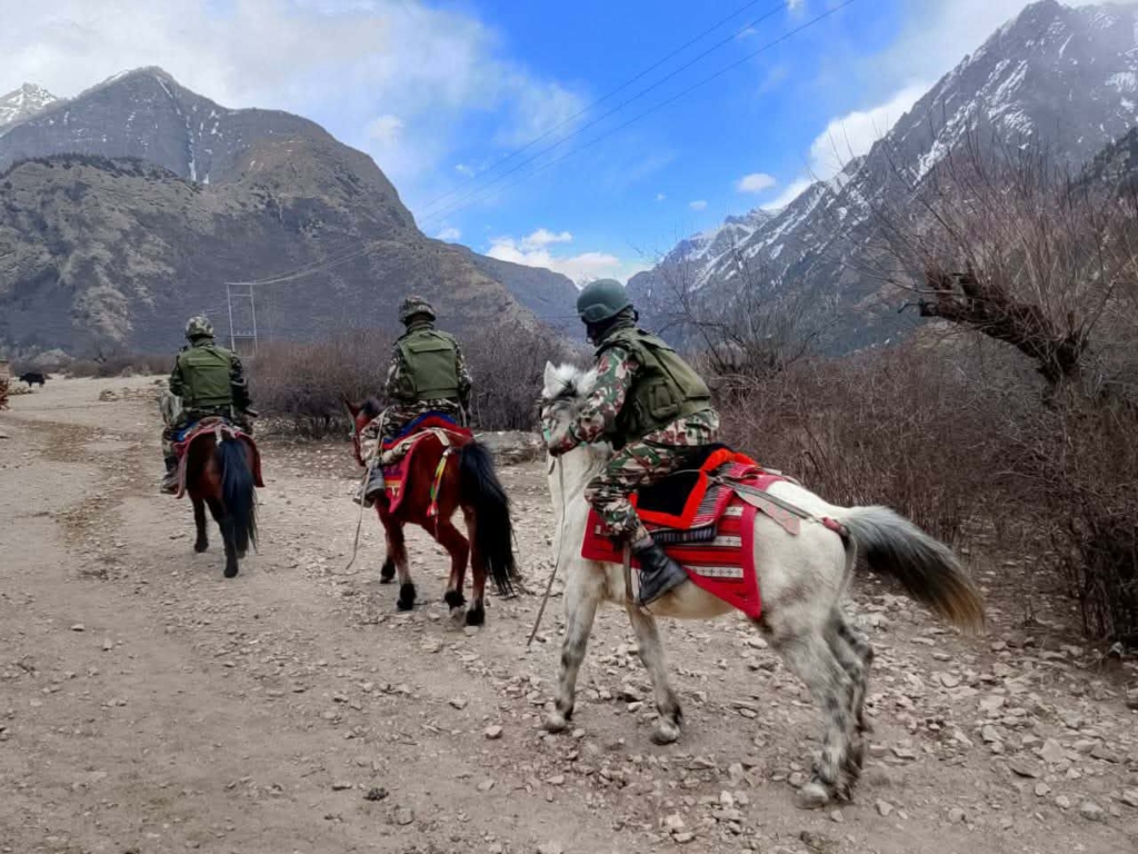 उपल्लो डोल्पामा घोडाबाटै सेनाको सुरक्षा गस्ती