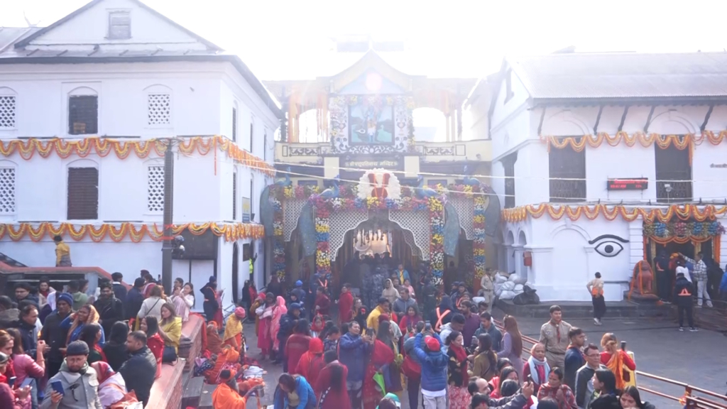 महाशिवरात्री पर्व – पशुपतिनाथ लगाएतका शिवालयमा भक्तजनको घुँईचो