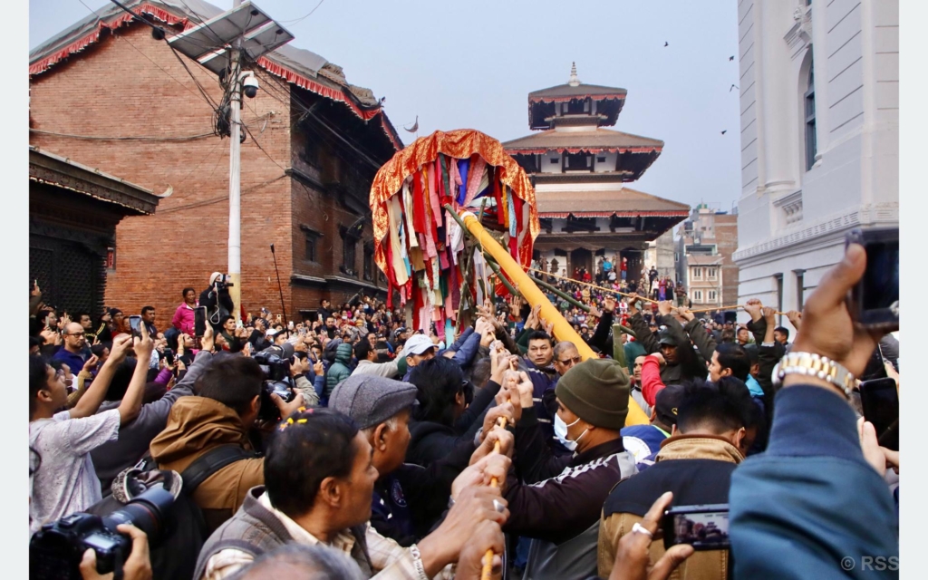 काठमाडौंको बसन्तपुरमा चीर ठड्याएसंगै होली पर्व शुभारम्भ
