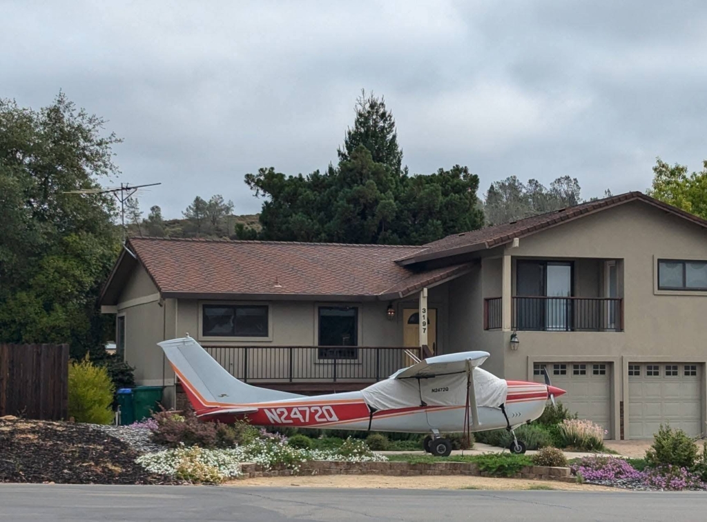 क्यामरून पार्कमा घरघरमा प्लेन, सपिङ गर्न पनि प्लेन