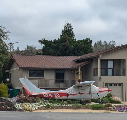 क्यामरून पार्कमा घरघरमा प्लेन, सपिङ गर्न पनि प्लेन