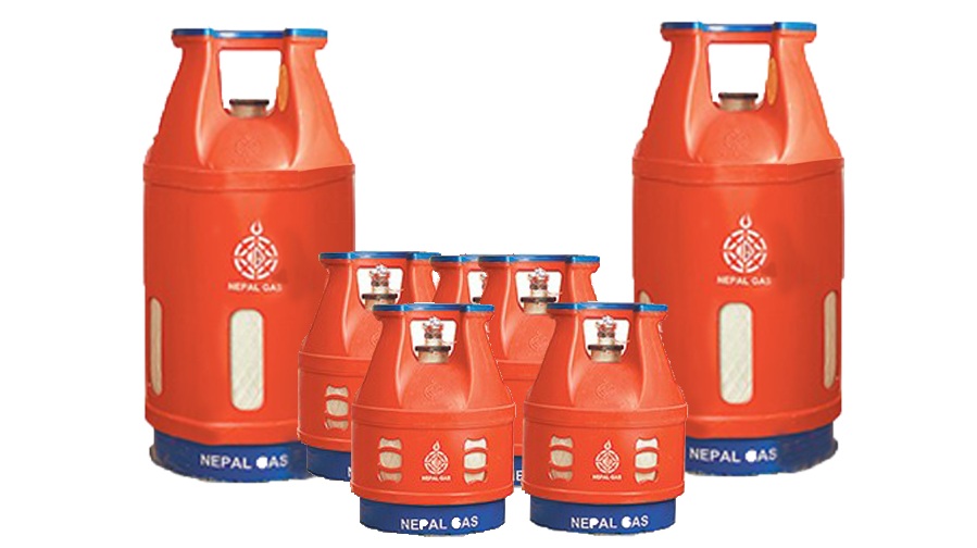 अभाव हटाउन खाना पकाउने ग्यास आधा सिलिण्डर मात्र बिक्रिबितरण गरिने