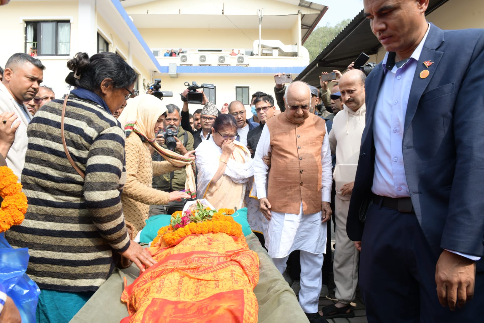 केपी ओलीलाई पितृशोक, पिता मोहनप्रसाद ओलीको ९७ वर्षको उमेरमा निधन