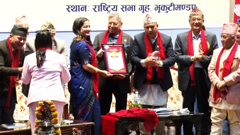 सरोकार टेलिभिजनका पत्रकार गौतम सम्मानीत