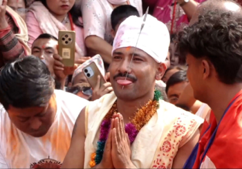 भक्तपुरको बोडेमा जिब्रो छेड्ने जात्रा : सुजन बाग श्रेष्ठले चौथो पटक छेडाए जिब्रो