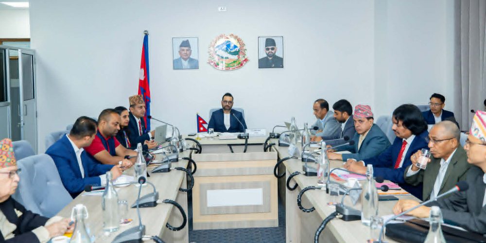 संविधान संशोधनका लागि बहसपत्र तयार गर्न गठित कार्यदलद्वारा राजनीतिक व्यक्तित्वसँग छलफल
