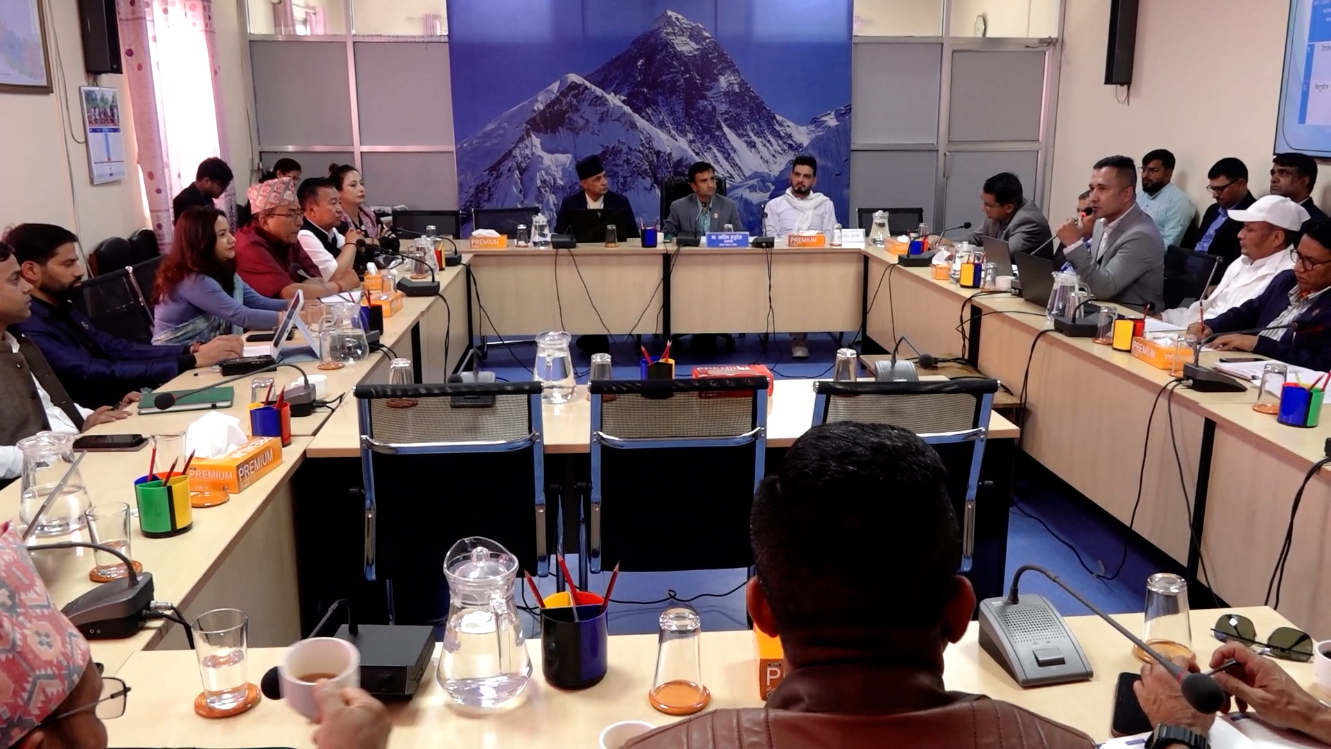 सार्वजनिक पूर्वाधार निर्माणमा परेको समस्या समाधान गर्न सरकारलाई निर्देशन