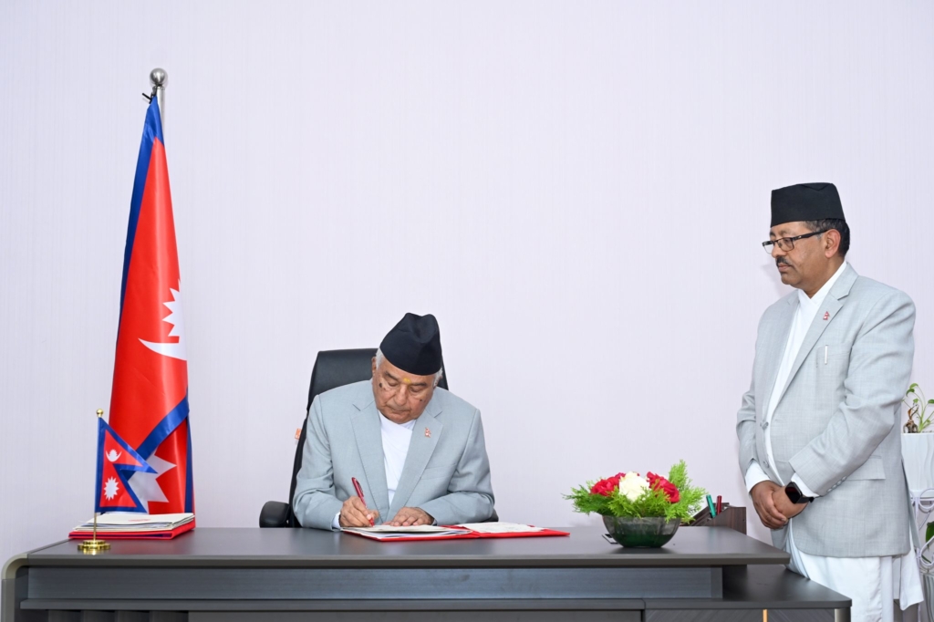 राष्ट्रपतिद्वारा संवैधानिक परिषद्सम्बन्धी अध्यादेश जारी