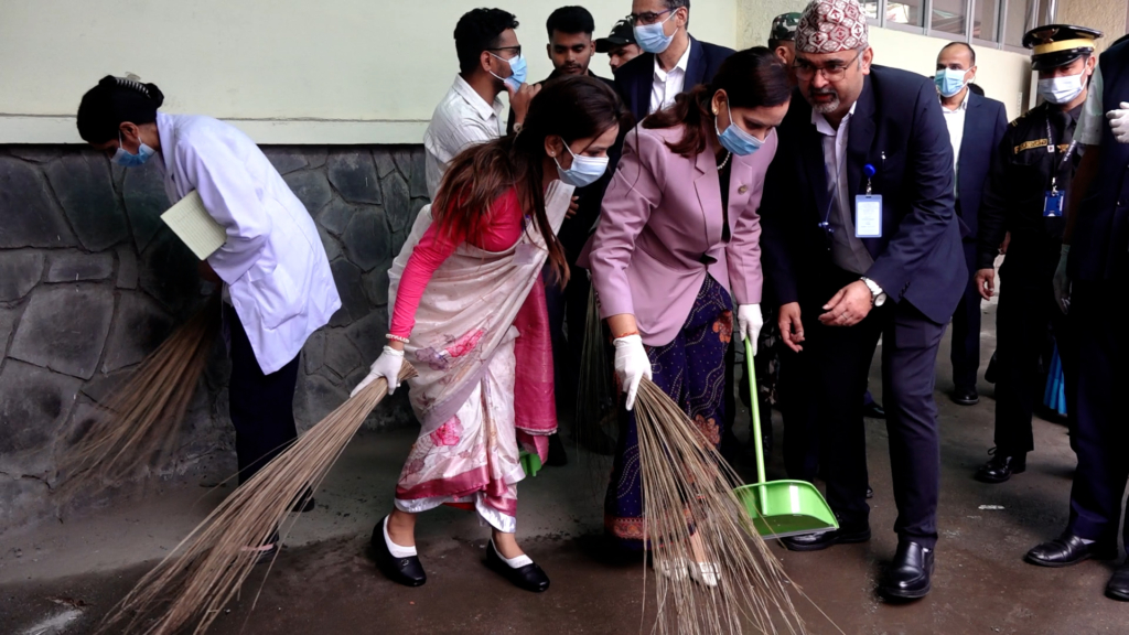 स्वास्थ्यमन्त्री मेहताद्वारा सरसफाइ सप्ताह अभियानको शुभारम्भ