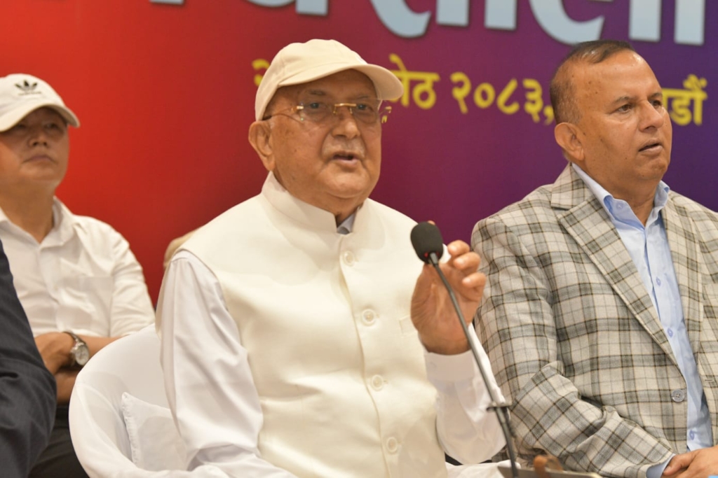 सरकारलाई अध्यक्ष ओलीको चेतावनी : उत्ताउलिएर अघि नबढ्नु
