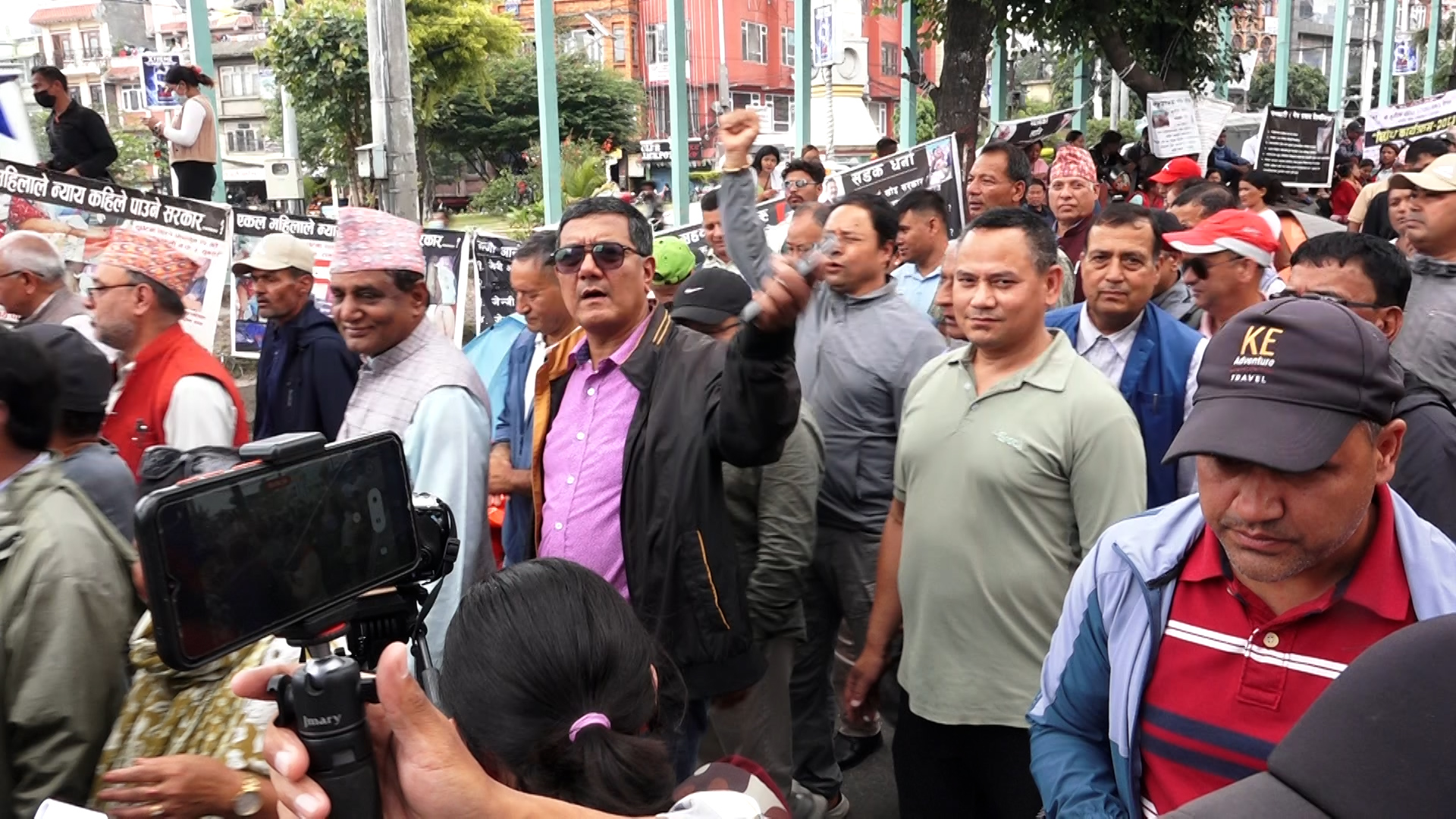 प्रधानमन्त्रीको अभिव्यक्ति सच्चाउन माग गर्दै एमालेको विरोध प्रदर्शन