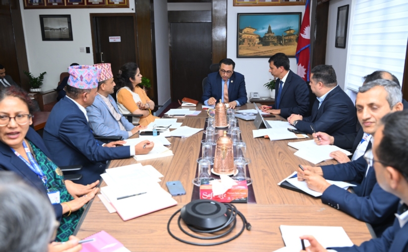 बजेटले घोषणा गरेका आर्थिक सुधारका नीतिगत र कानुनी जटिलताका विषय मिसन मोडमा फुकाऔँ: अर्थमन्त्री वाग्ले
