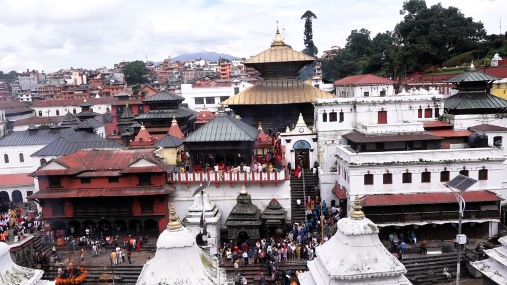 साउनको अन्तिम सोमबार : पशुपतिनाथलगाएतका शिवालयमा भक्तजनको घुइँचो