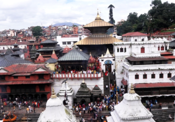 साउनको अन्तिम सोमबार : पशुपतिनाथलगाएतका शिवालयमा  भक्तजनको घुइँचो