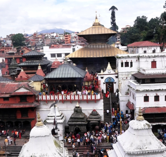 साउनको अन्तिम सोमबार : पशुपतिनाथलगाएतका शिवालयमा  भक्तजनको घुइँचो