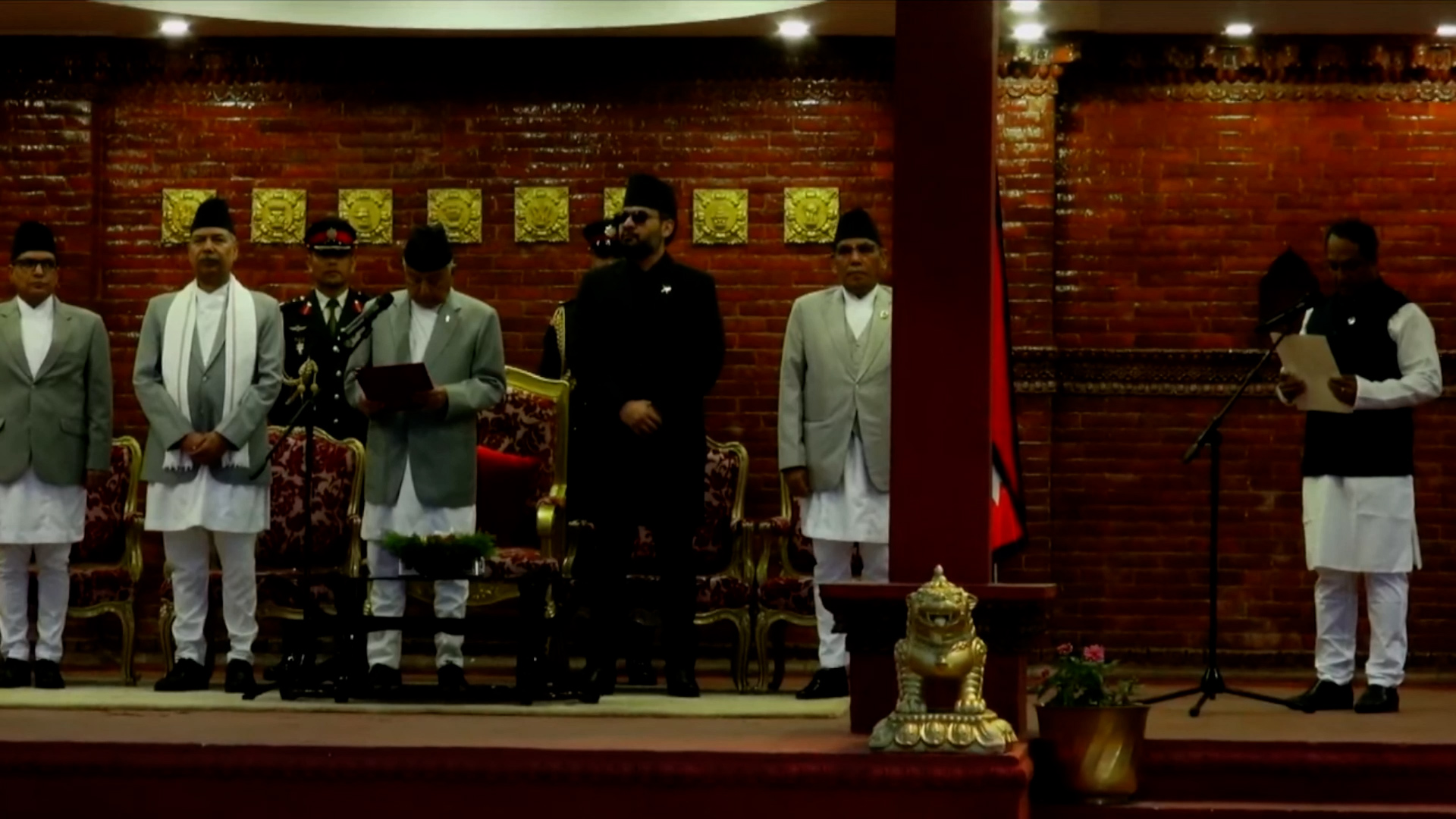 नवनियुक्त उद्योगमन्त्री दीपक साहद्वारा पद तथा गोपनियताको सपथ