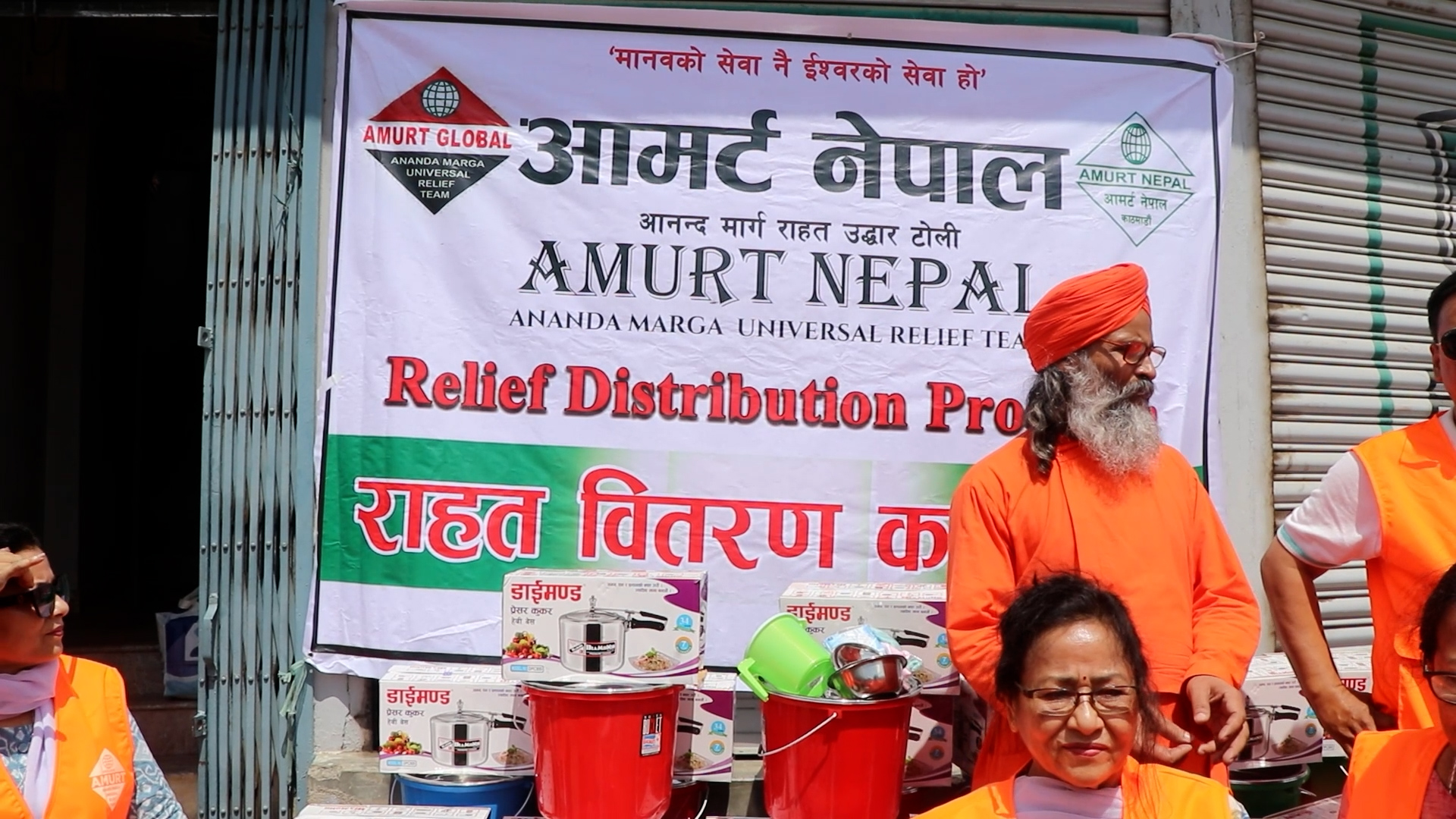 बाढी प्रभावित एक सय परिवारलाई आमर्ट नेपालद्वारा राहत सामग्री वितरण