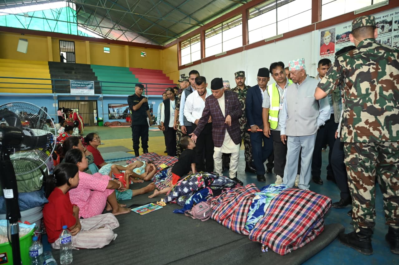 राष्ट्रपति पौडेल बाढीबाट प्रभावित नुवाकोटमा