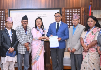 घरेलु तथा साना उद्योग महासंघले भेट्यो कार्यवाहक प्रधानमन्त्री वाग्ले
