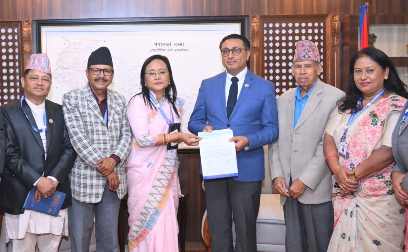 घरेलु तथा साना उद्योग महासंघले भेट्यो कार्यवाहक प्रधानमन्त्री वाग्ले
