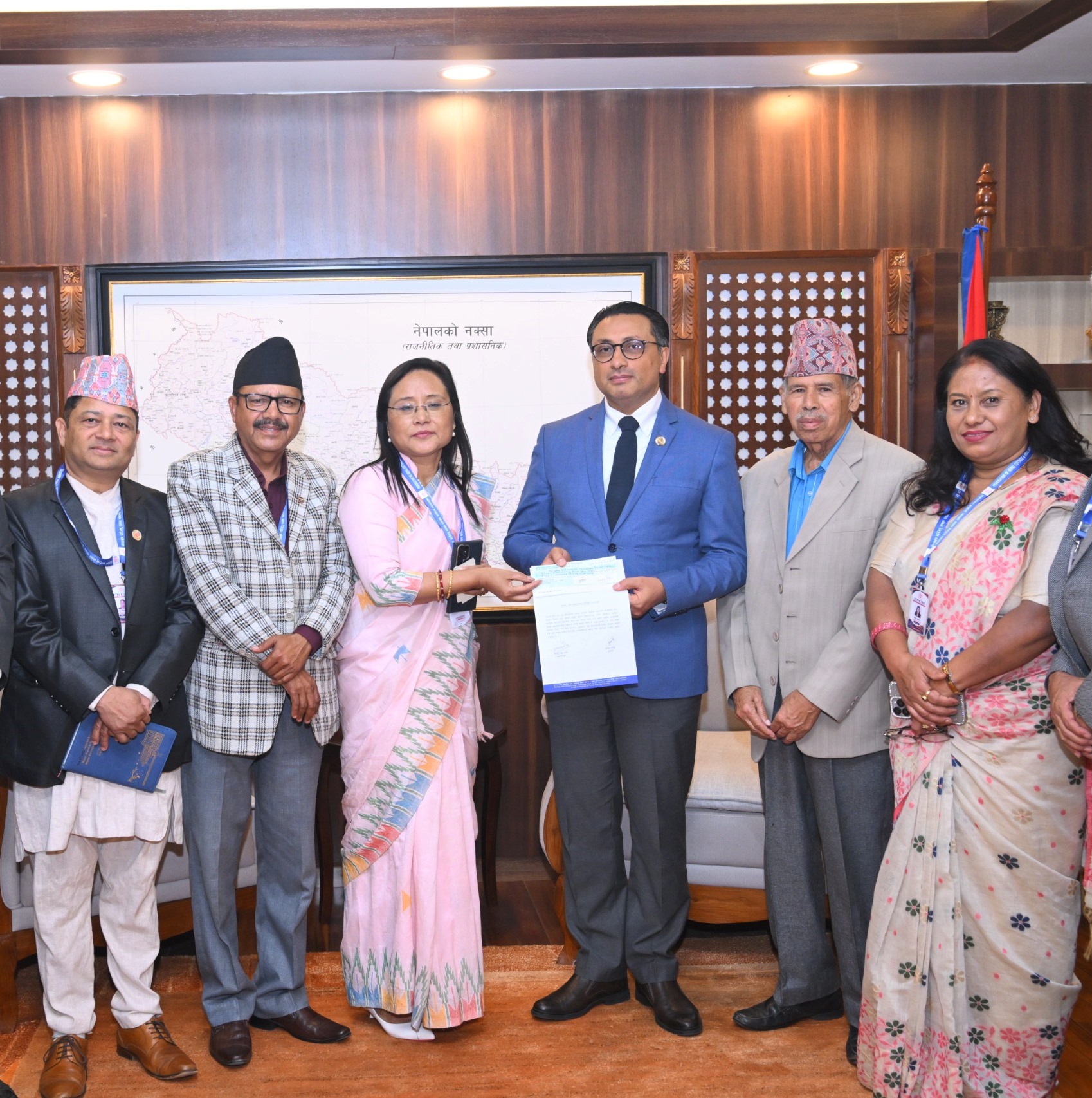 घरेलु तथा साना उद्योग महासंघले भेट्यो कार्यवाहक प्रधानमन्त्री वाग्ले