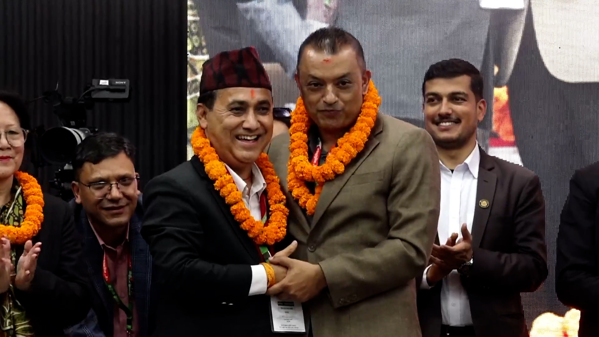 कांग्रेसका निर्वाचित केन्द्रीय कार्यसमिति सदस्यहरुद्वारा पद तथा गोपनियताको सपथ